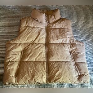 🌸 Old Navy Creamy Pale Pink Puffer Vest 🌸